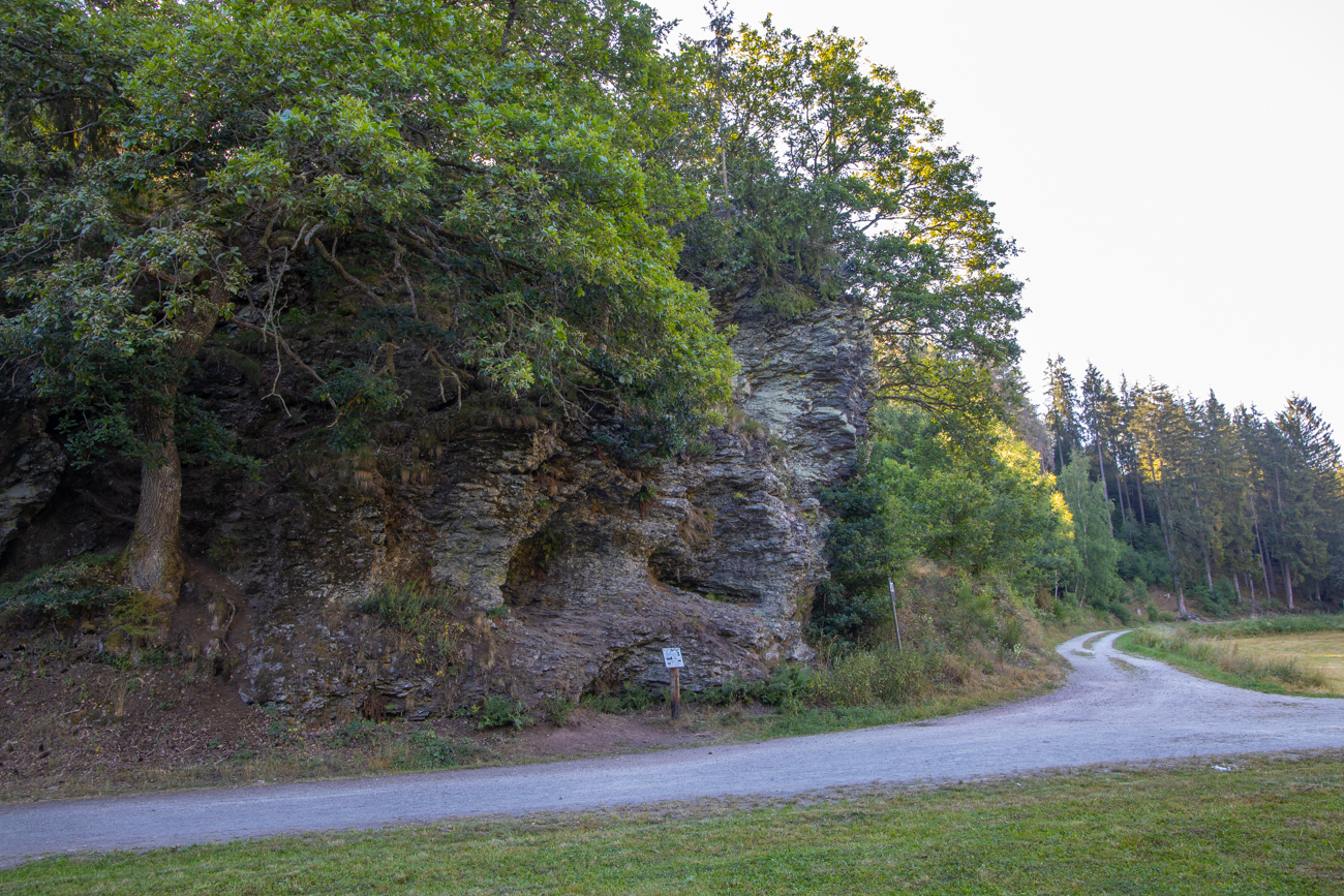 ... und damit dem Wanderparkplatz beim Felsenkopf