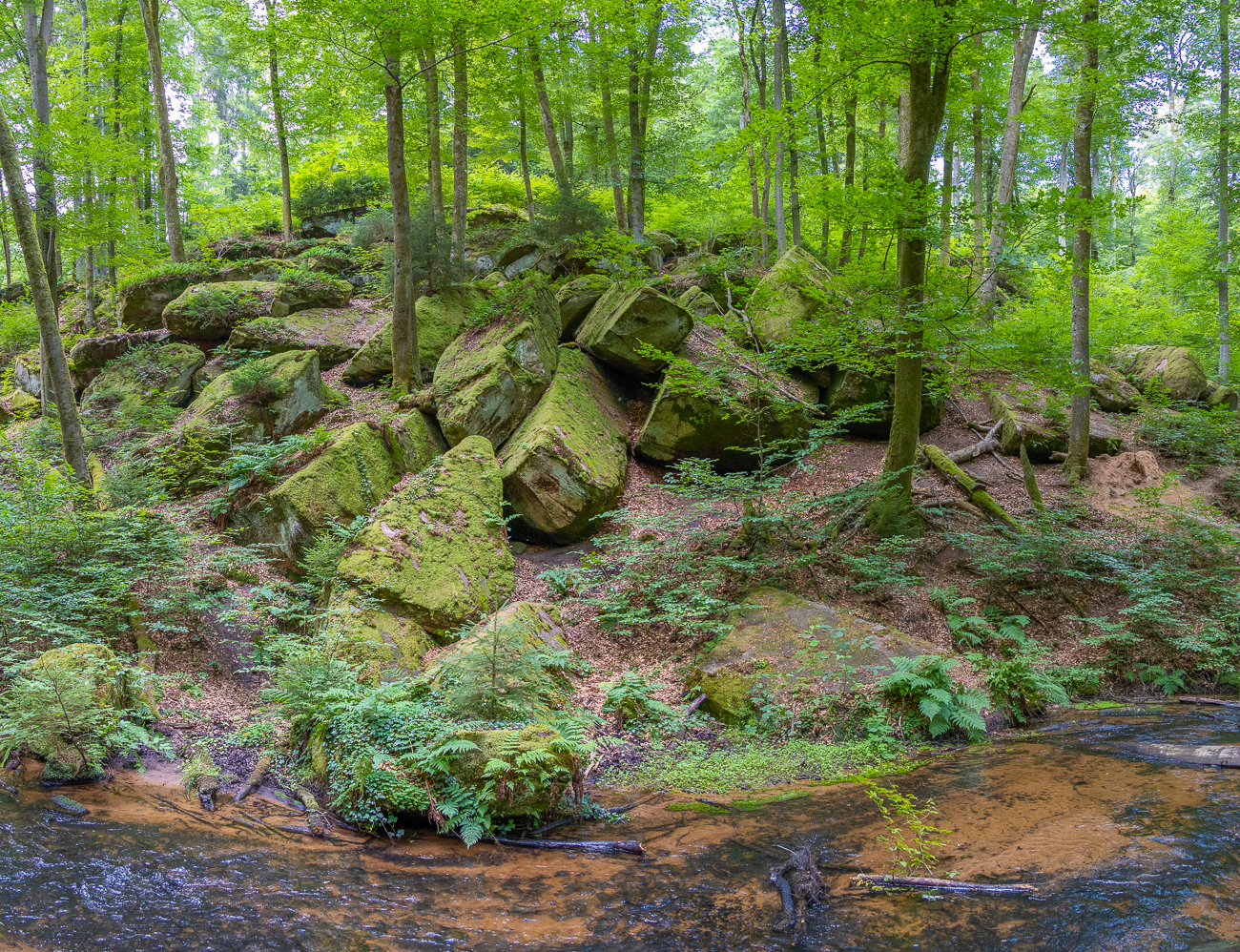 Wer hat da wohl mit den Steinen gespielt ;-)