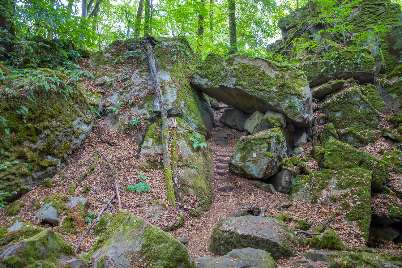 Und noch ein Durchgang zwischen den Felsen