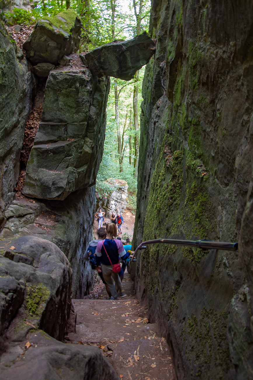 Hoffentlich bleit der Felsen oben liegen ;-)