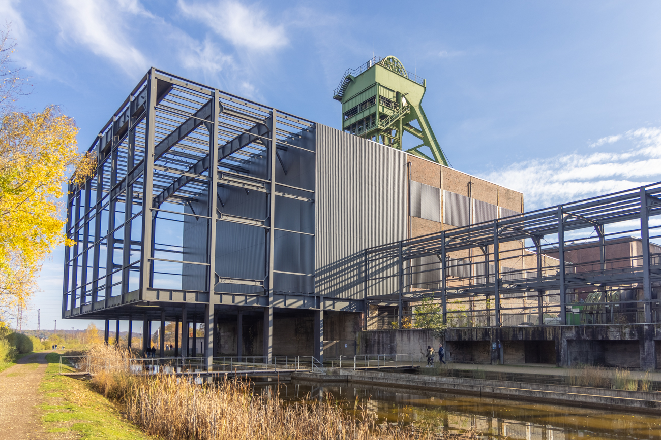 Die Grube Reden ist ein ehemaliges Steinkohlebergwerk im Ortsteil Landsweiler-Reden in Schiffweiler im Saarland. Die Anlage steht heute unter Denkmalschutz und gilt als „markantes, sehr aussagefähiges Architekturzeugnis des Saar-Bergbaus“.