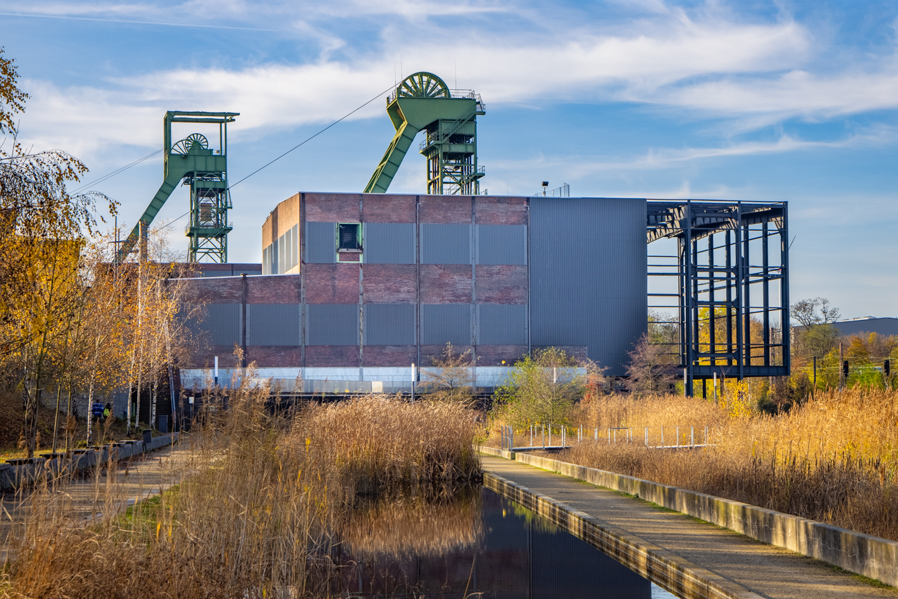 Als Restaufgabe des Bergbaus wird noch heute ein Teil der Wasserhaltung des Saarreviers in Reden betrieben. Hierzu werden noch zwei Schächte mit je 886 Meter Teufe betriebsbereit gehalten. Das im Rahmen der Wasserhaltung aus einer Tiefe von 886 Metern geförderte warme Grubenwasser wird mittels Wärmetauscher zum Beheizen verschiedener Gebäude auf dem Areal genutzt.