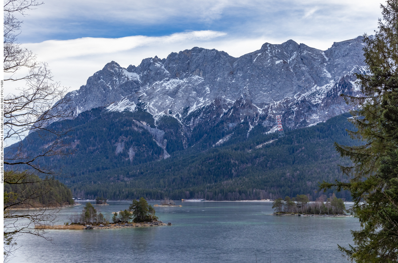 Links die Alpenbühlinsel und rechts die Ludwiginsel