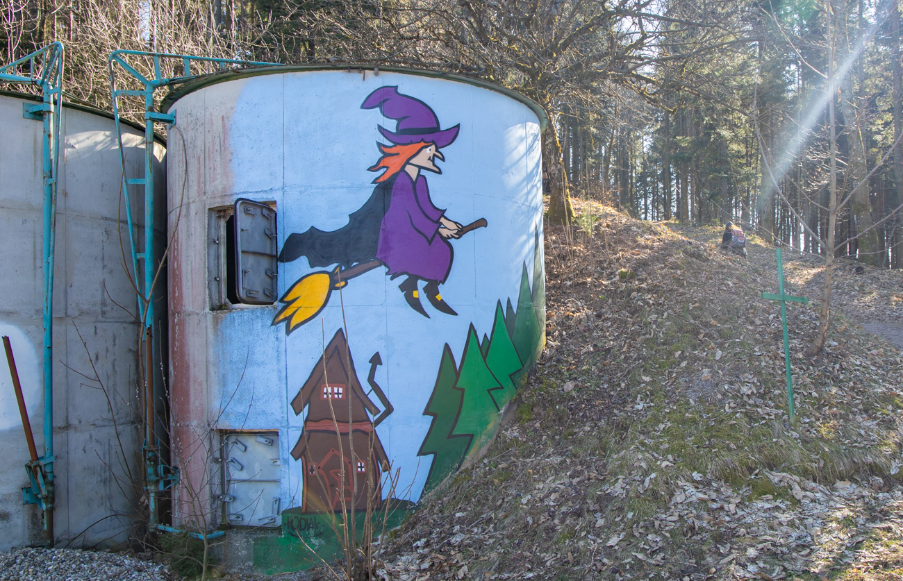 Schon wieder flitzt die Hex vorbei ;-)