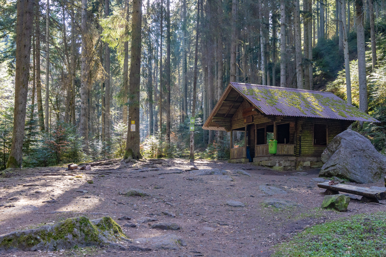 Schutz- und Grillhütte