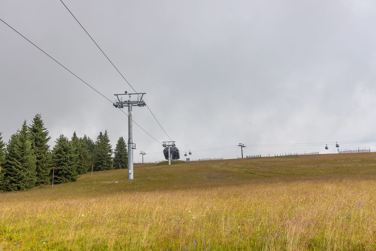 Mit der Seilbahn kommt man auch rauf, doch wir laufen hoch