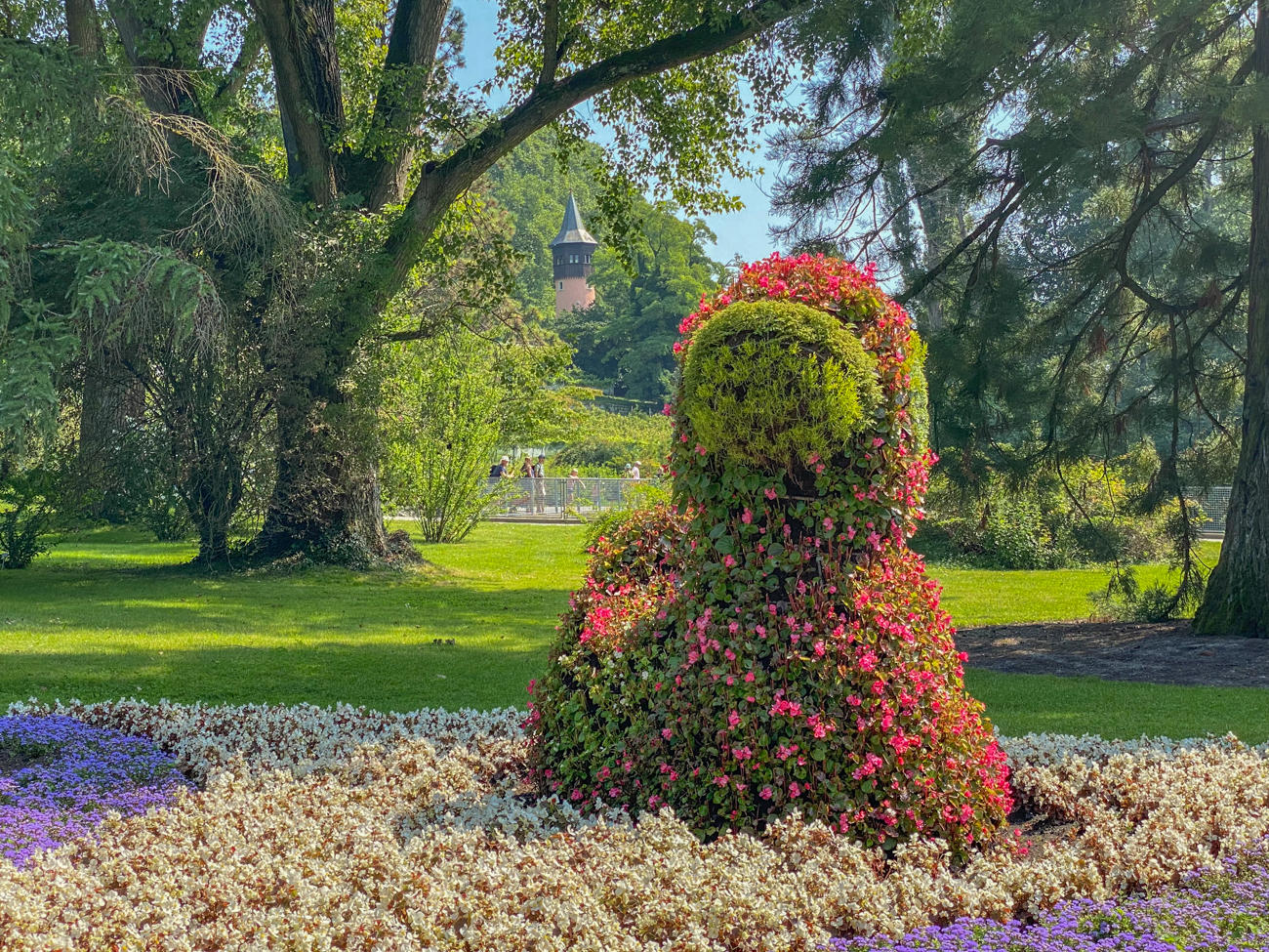 Aus Blumen modellierte Ente