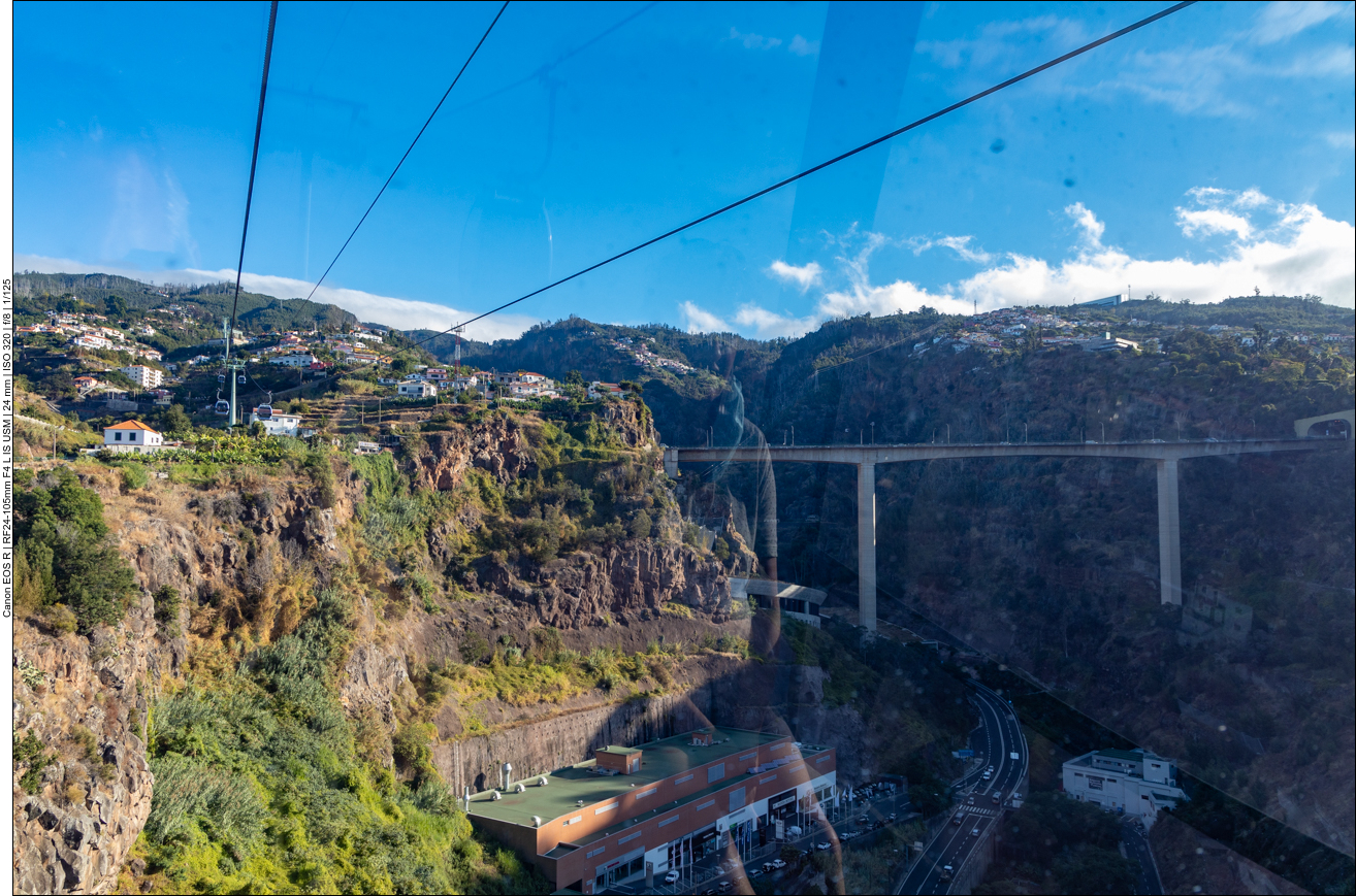 Brücke über eine der Schluchten