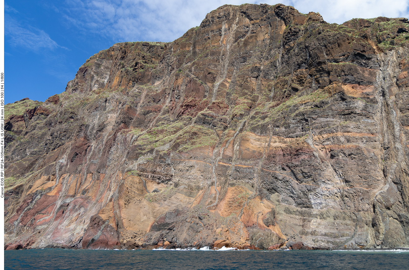 Unser Bootsführer sieht es vor die meiste Zeit übers Wasser zu rasen ...