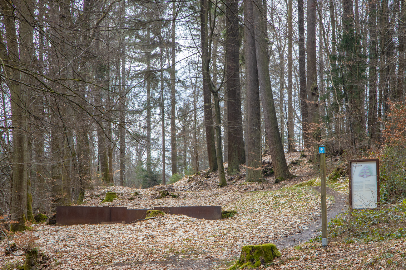 Hier standen früher Kaskaden, über die das Wasser zu den Schewanenweihern floß