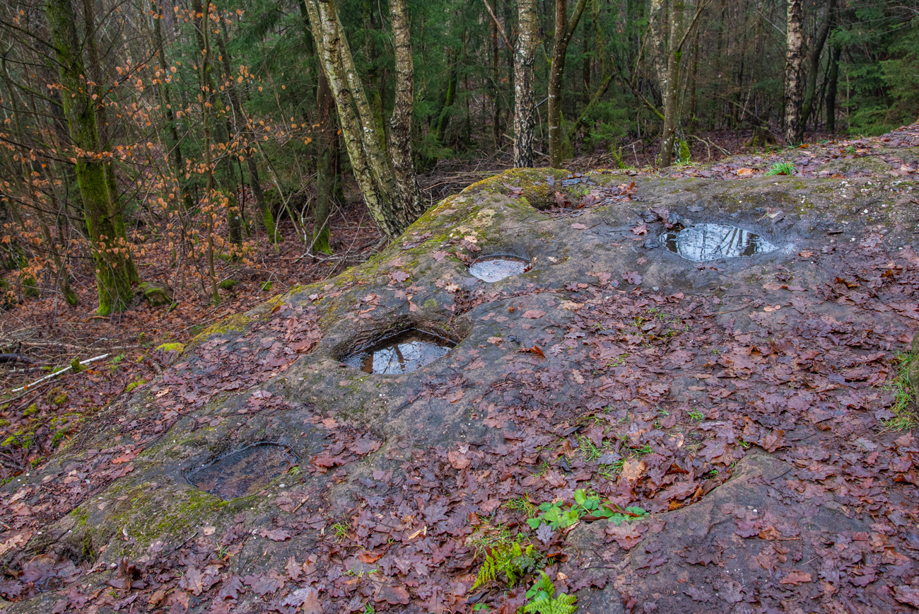 Vermutlich wurden hier Urnen bestattet