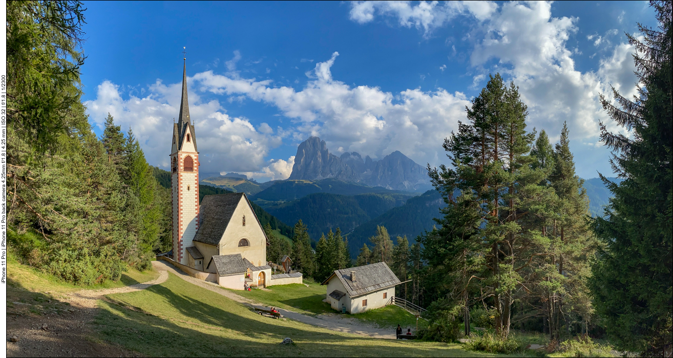 San Giacomo vor Lang- und Plattkofel