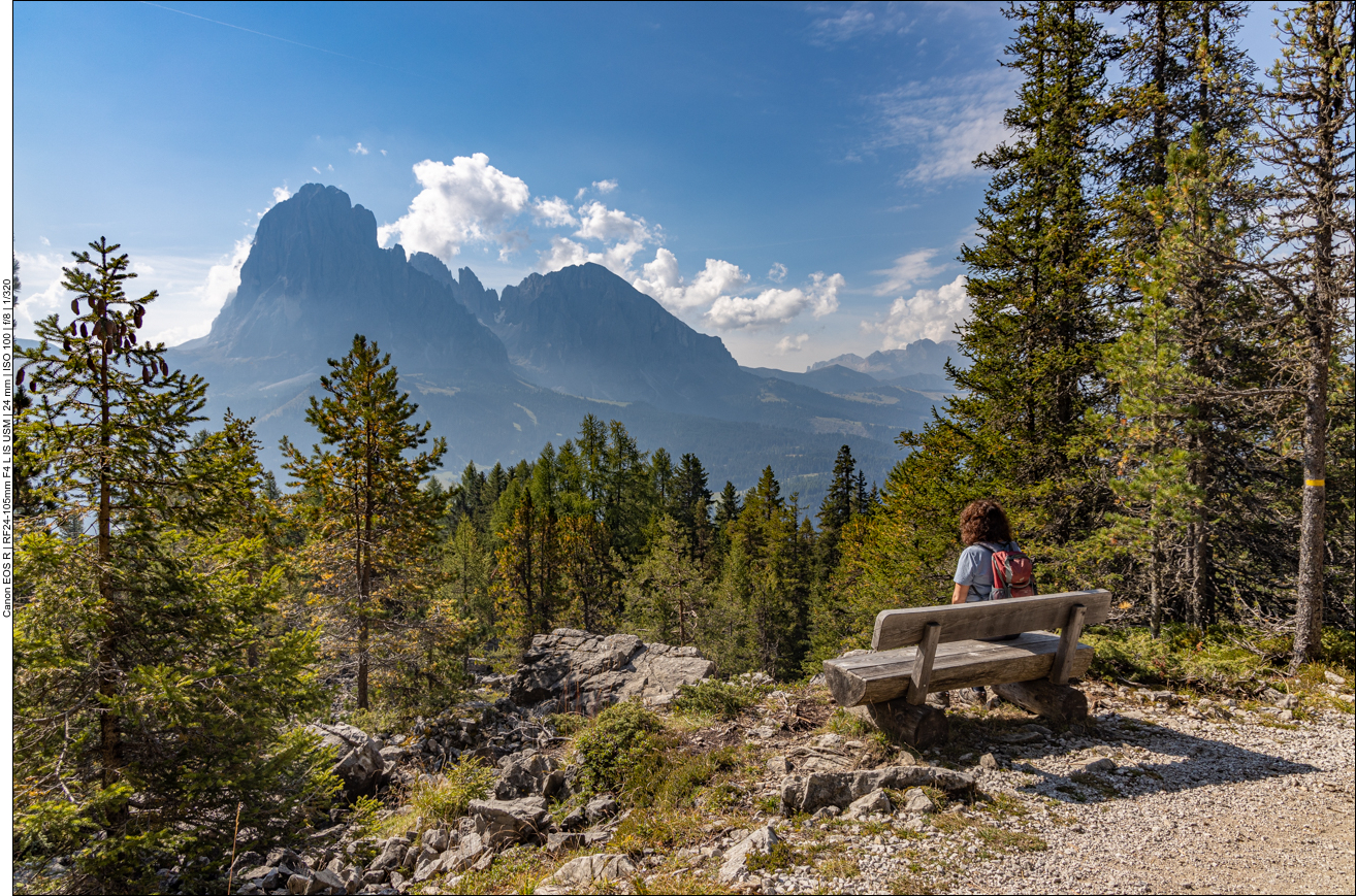 Rast mit Blick zu Langkofel und Plattkofel