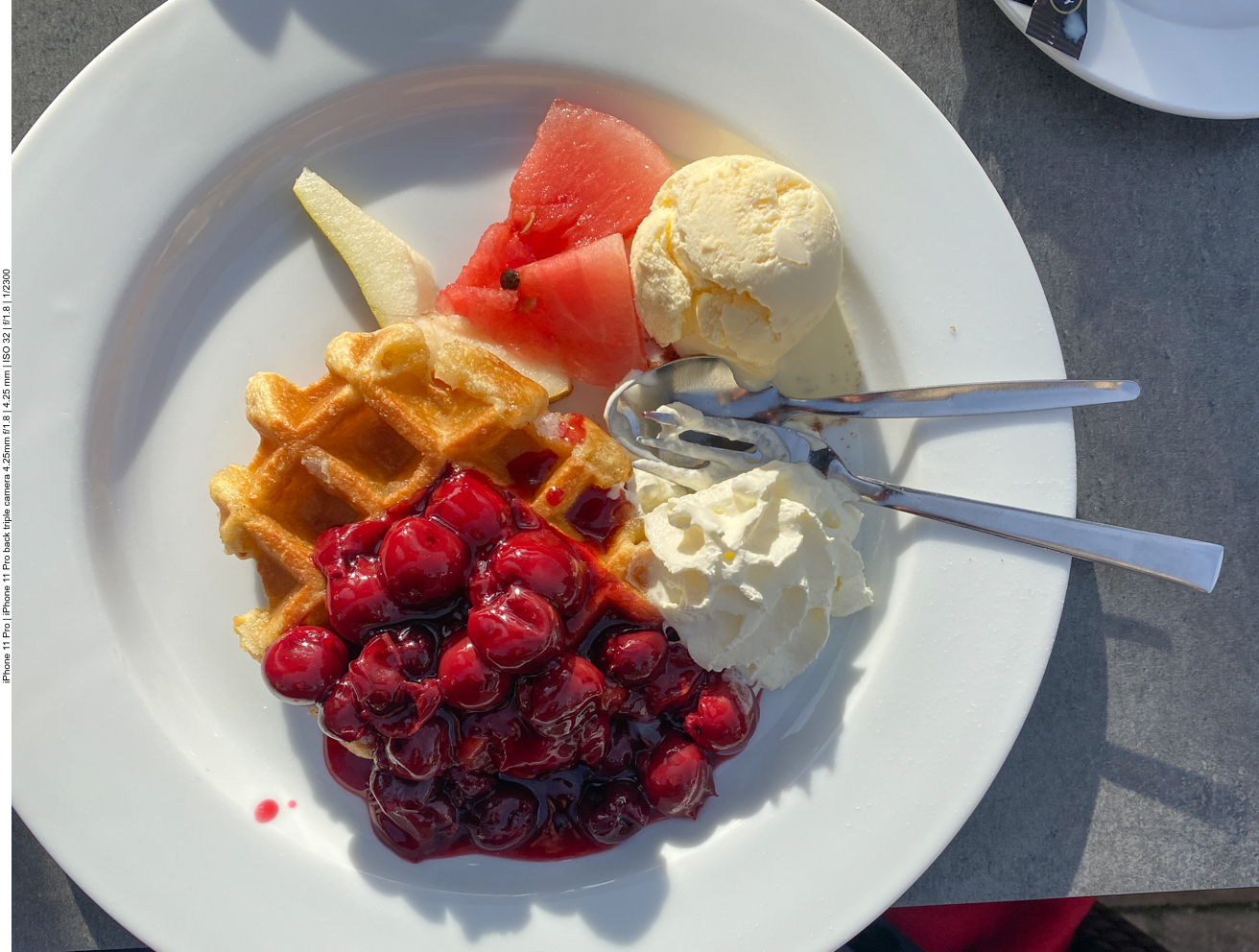 Waffel mit heißen Kirschen ;-)
