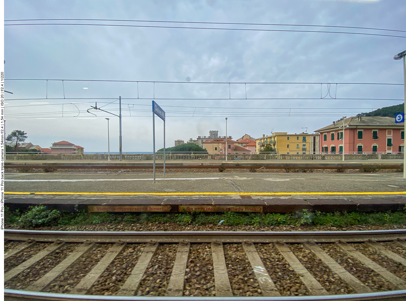 Am Bahnhof von Deiva Marina ...