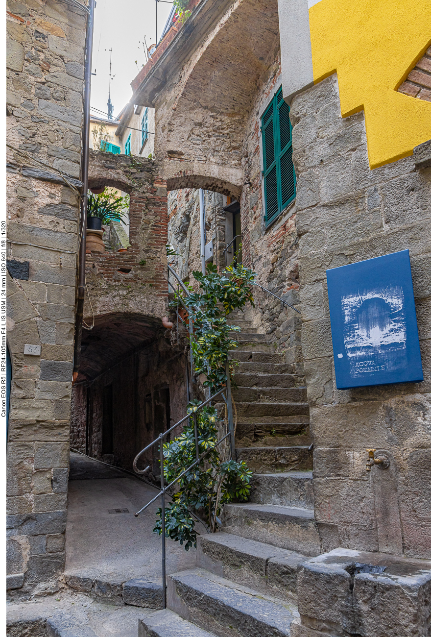 Treppe an historischen Häusern