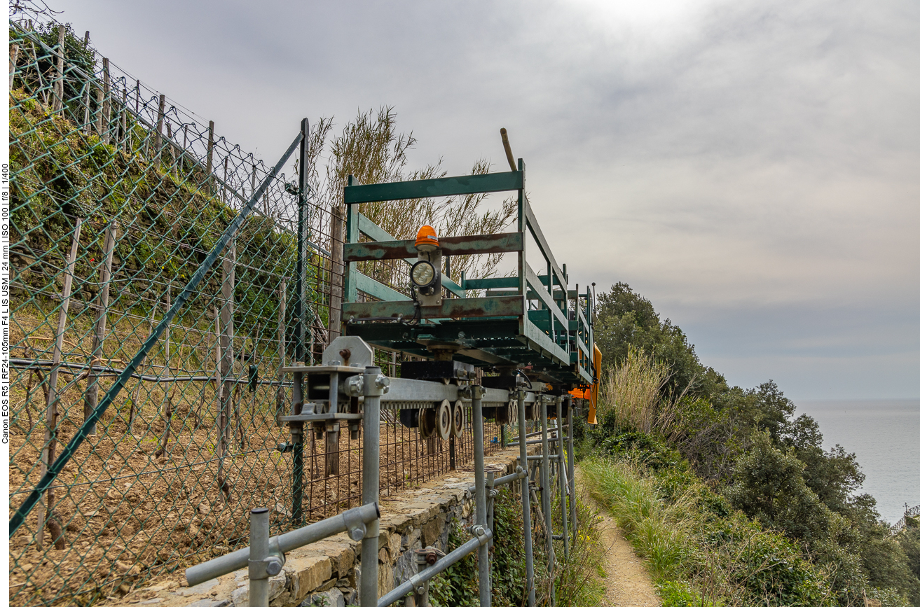 ...ähnliche Geräte gibt es auch an den Steilhängen der Mosel