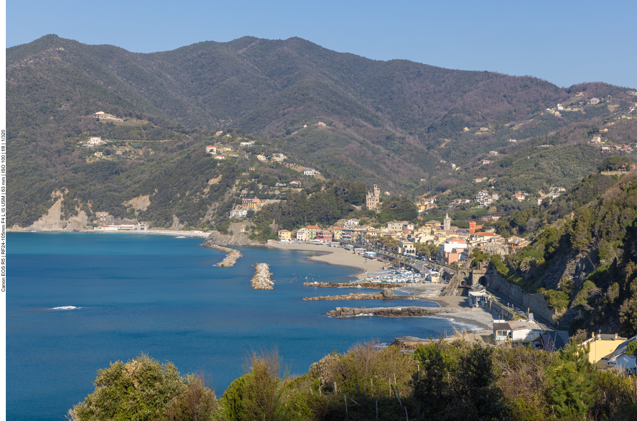 Morgendlicher Blick auf Moneglia, dorthin wollen wir heute laufen
