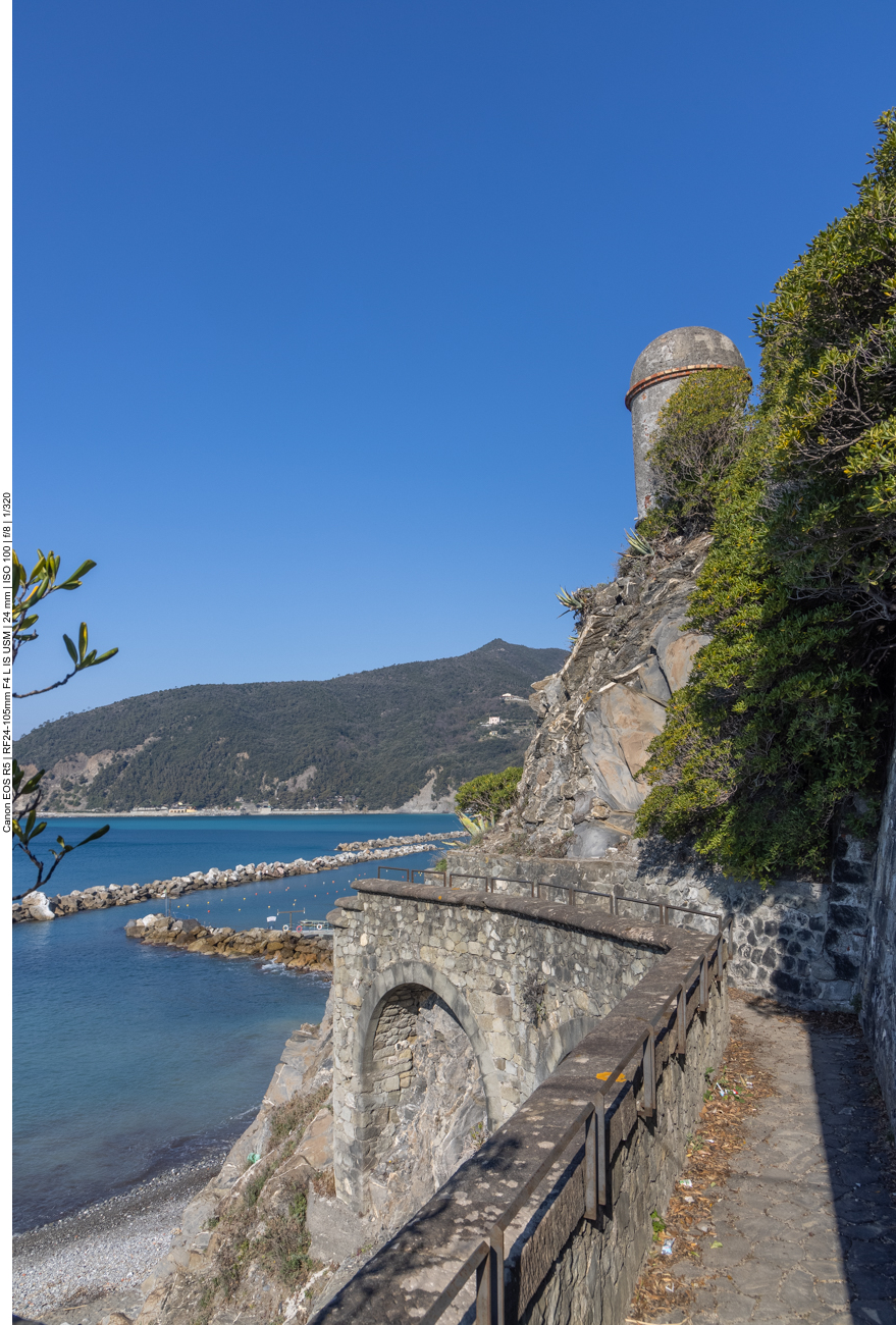 Zunächst klettern wir auf den alten Burgturm ...