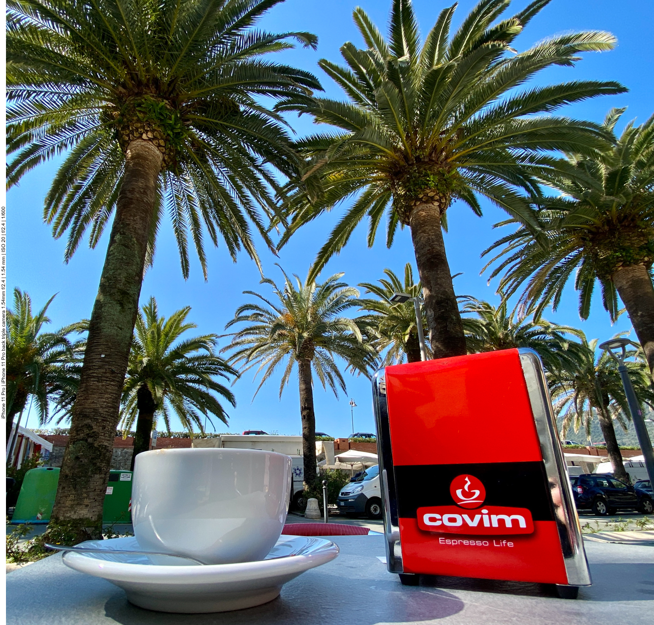 Cappuccino in einem Café ...