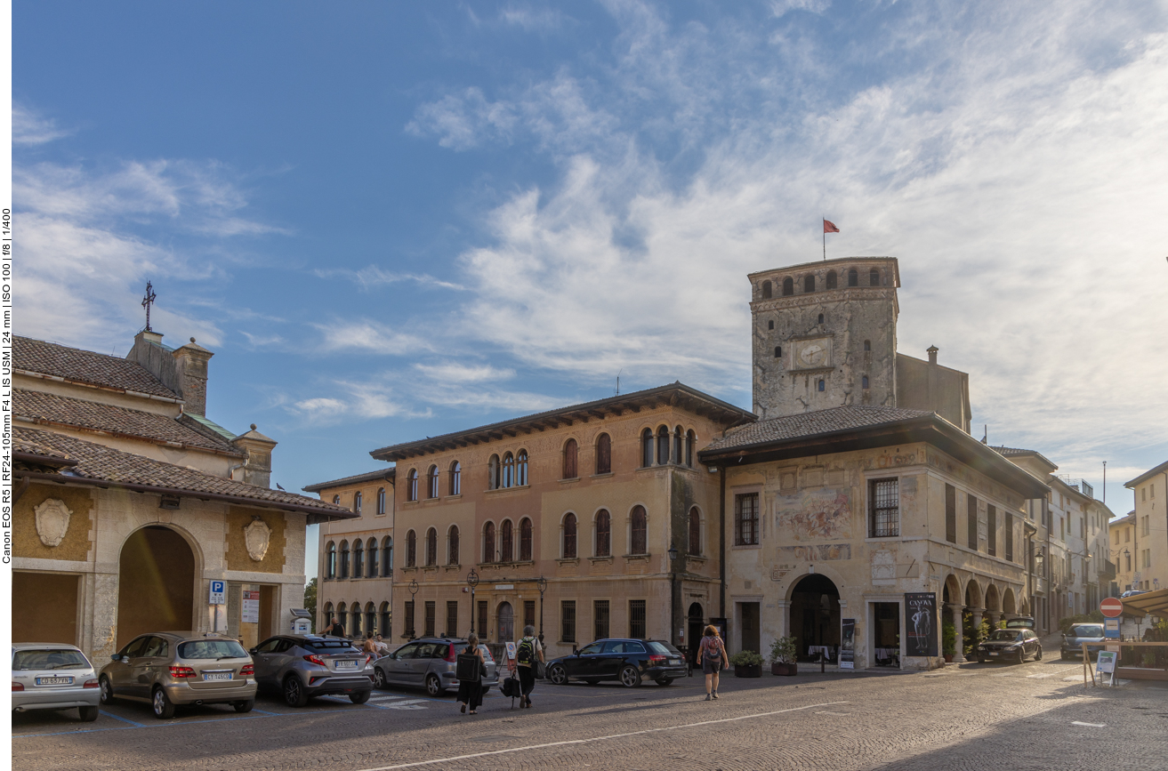 Die Loggia del Capitano/Palazzo des Cinquecento, ein freskengeschmücktes Gebäude aus dem 16. Jahrhundert, beherbergt heute das Museo Civico. Es bewahrt unter anderem Erinnerungen an die prominenten Bewohner Asolos auf