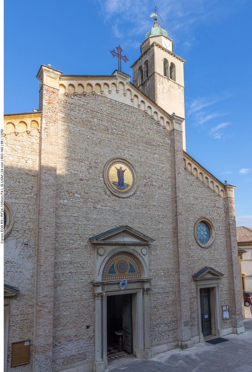 Der Dom Santa Maria Assunta auf der Piazza Garibaldi