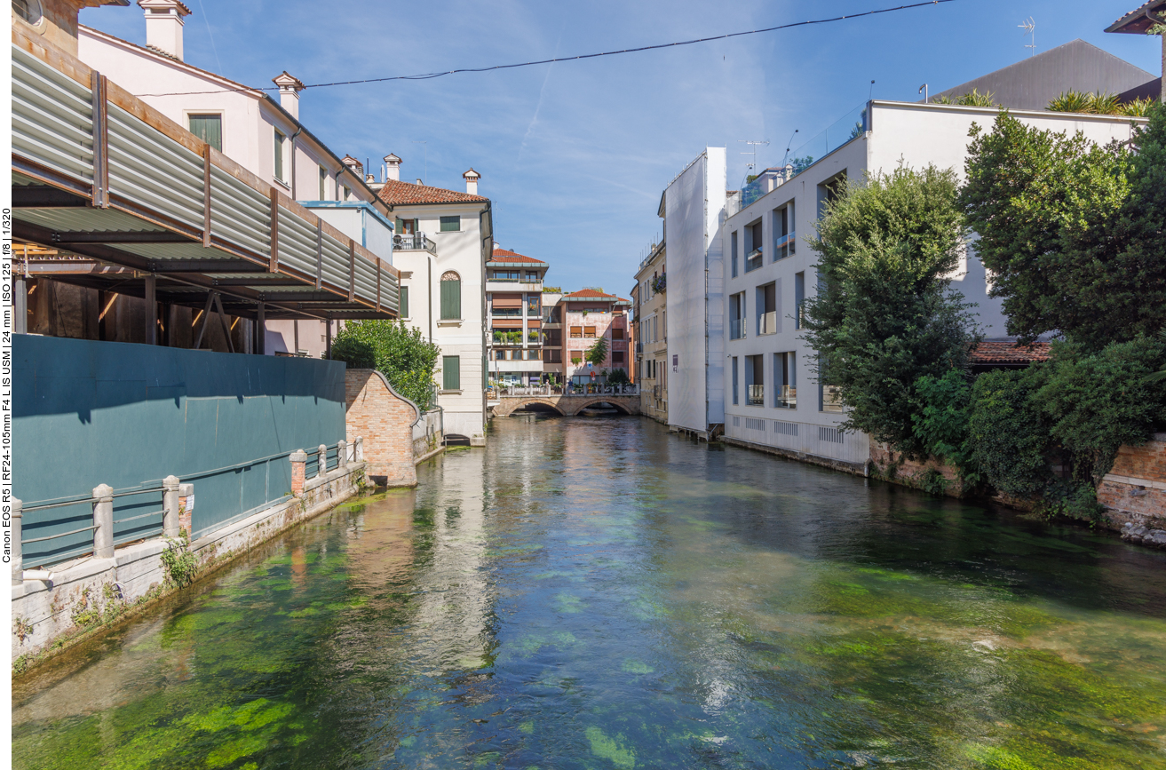 Mehrere Arme der Flüsse Sile und Botteniga fließen durch die Stadt und schaffen so eine einzigartige Atmosphäre