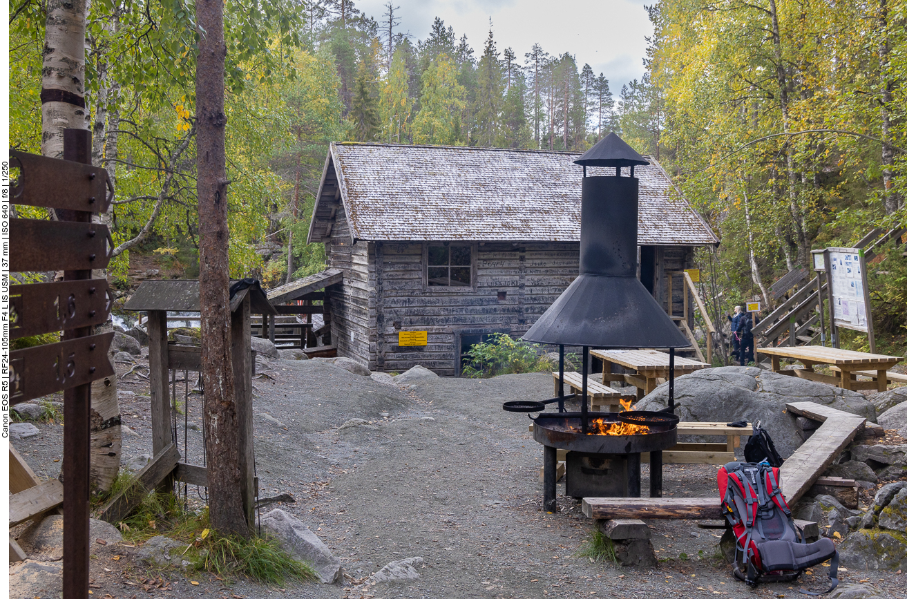 Übernachtungshütte mit Feuerstelle