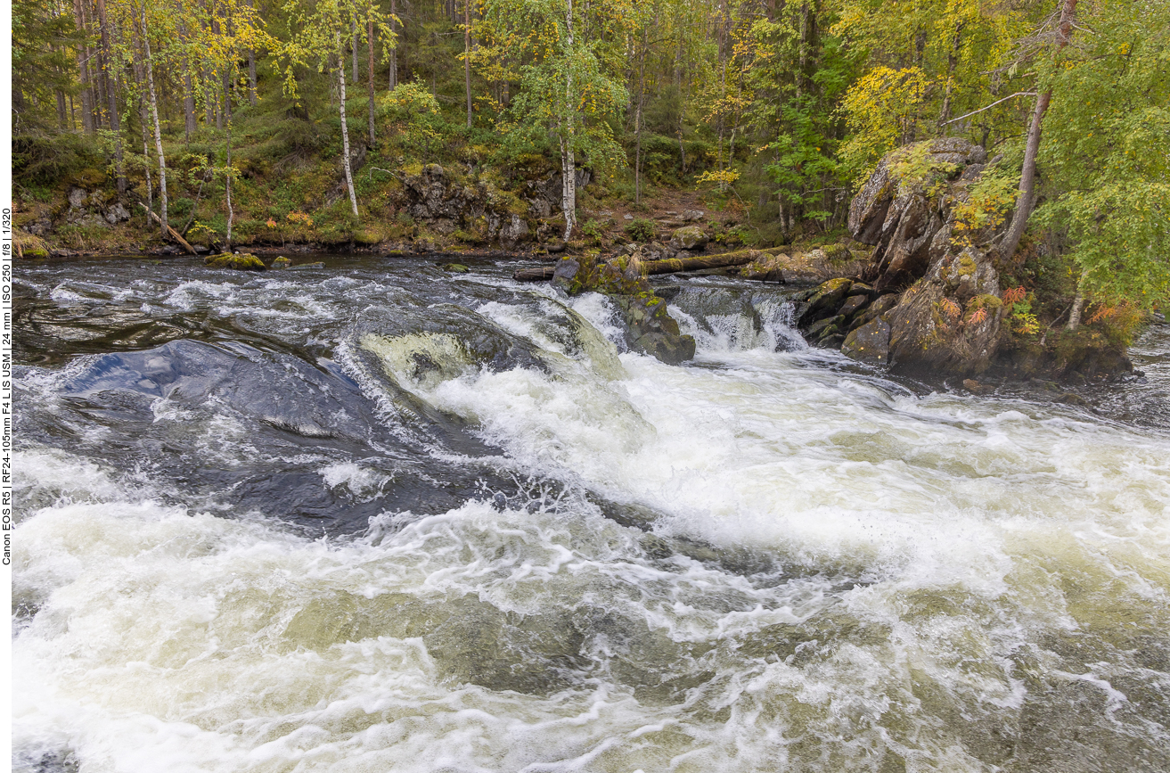 ... über ein tosendes Gewässer