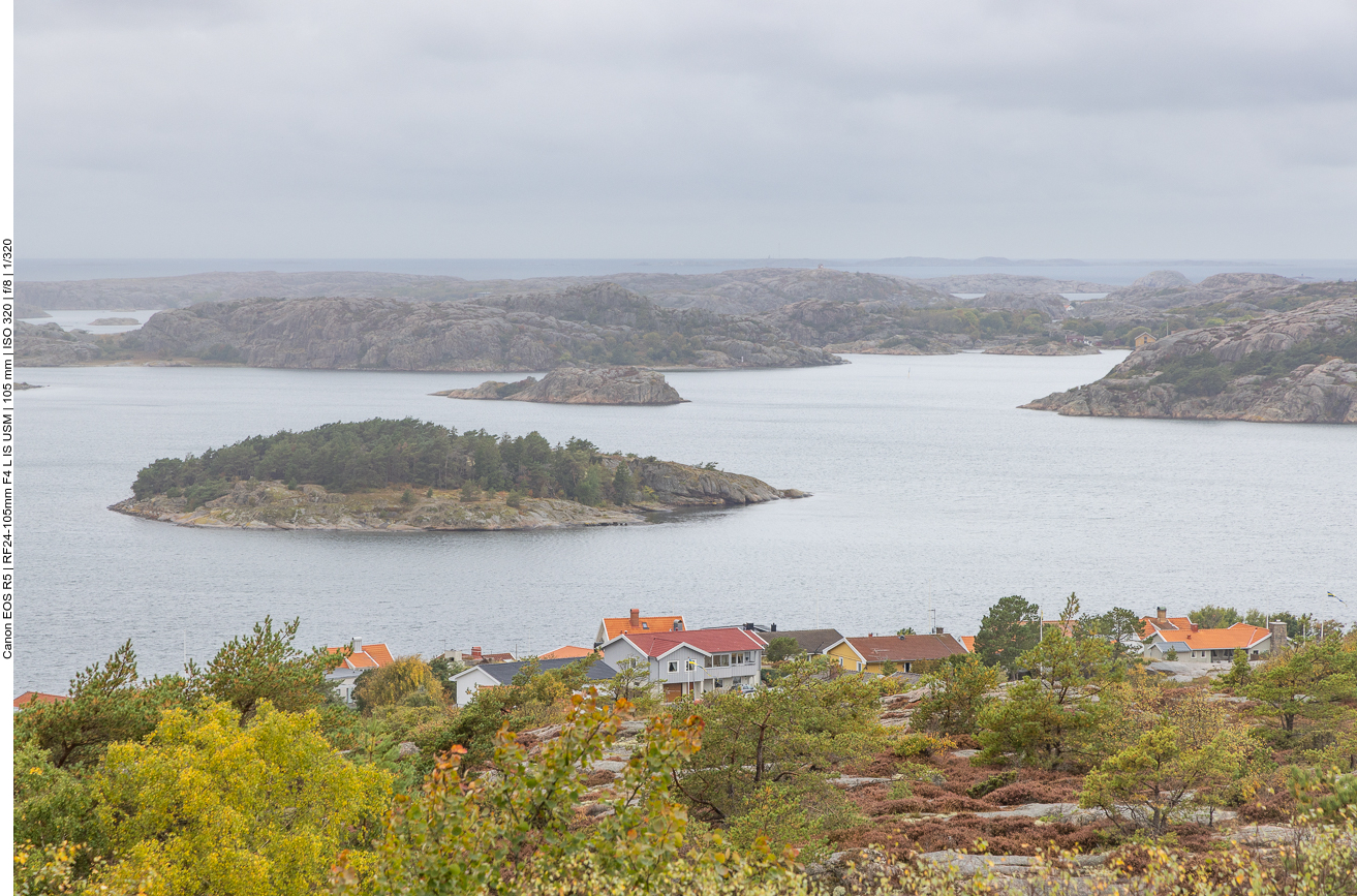 ... liegen schön zwischen Fels und Küste