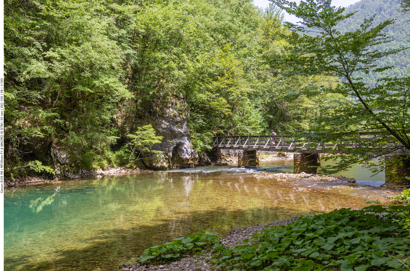 Brücke zum anderen Ufer