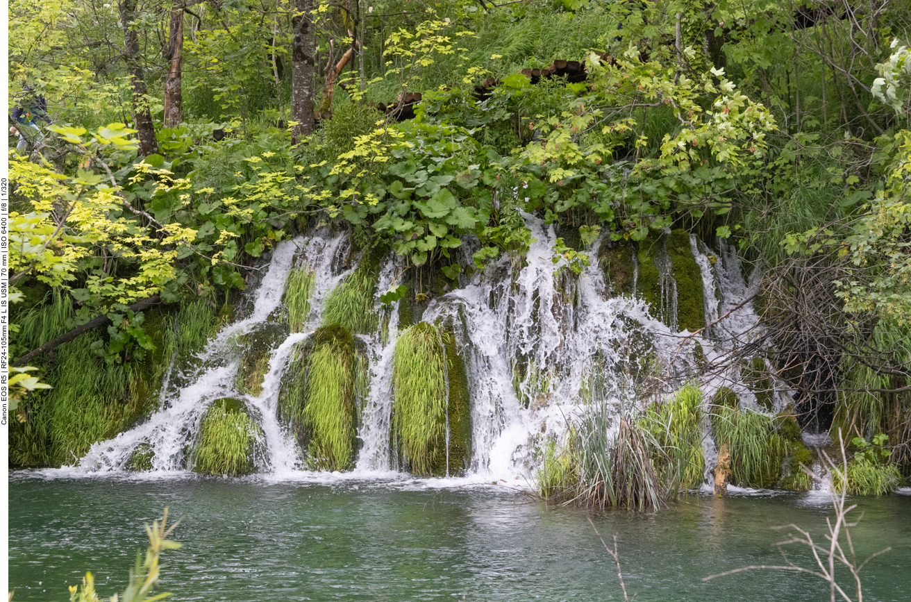 Dieser hier plätschert eher herab