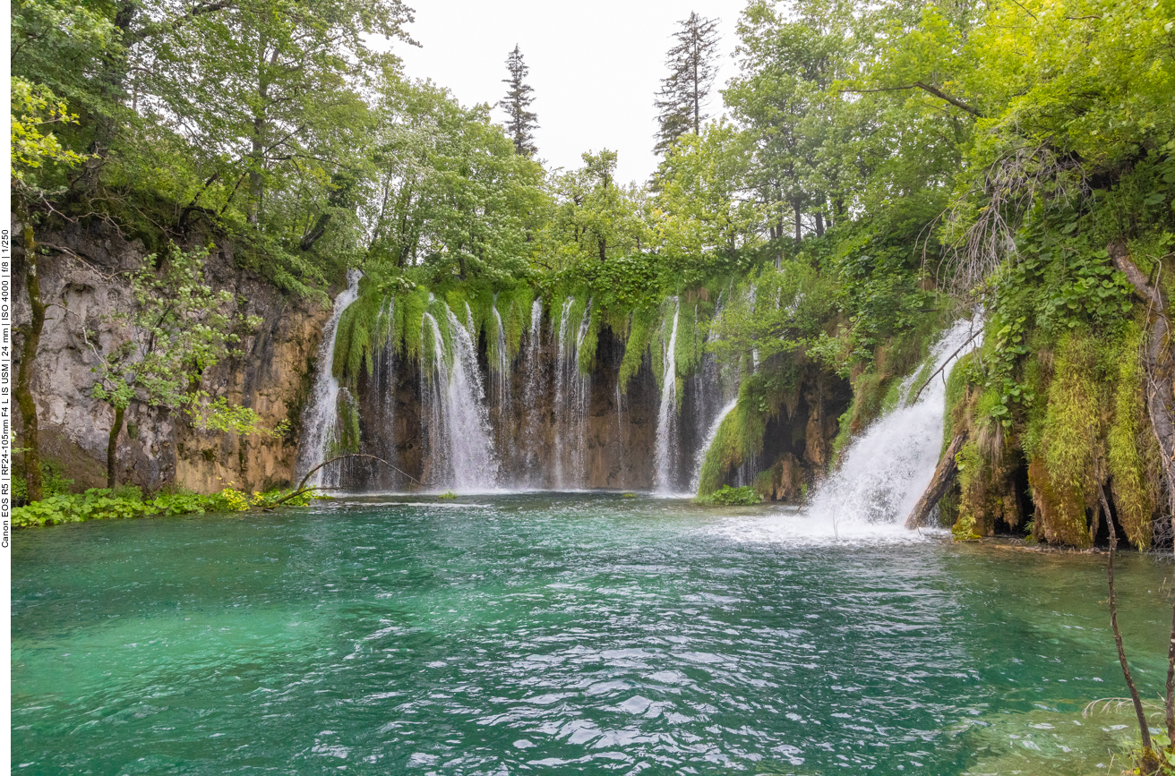 Halbrunder Wasserfall