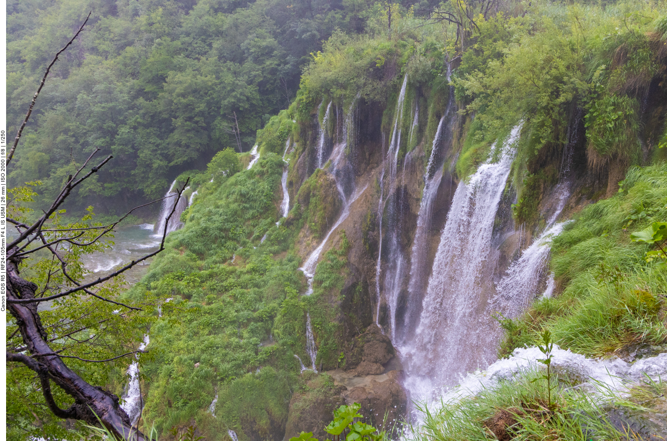 Kubikmeterweise rauscht hier das Wasser hinab