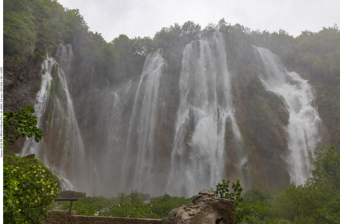 In der Gischt ist es wie in einem starken Regen