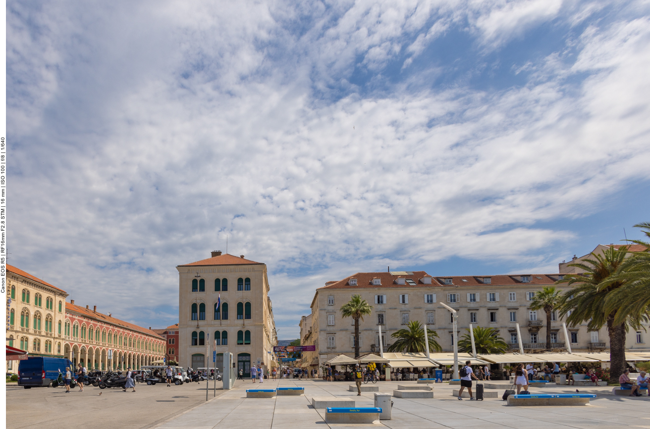 Uferpromenade mit Restaurants und Cafés