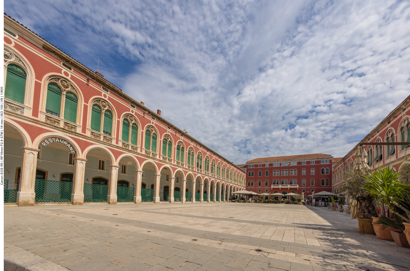 Der Platz Prokurativa, oder auch Platz der Republik genannt