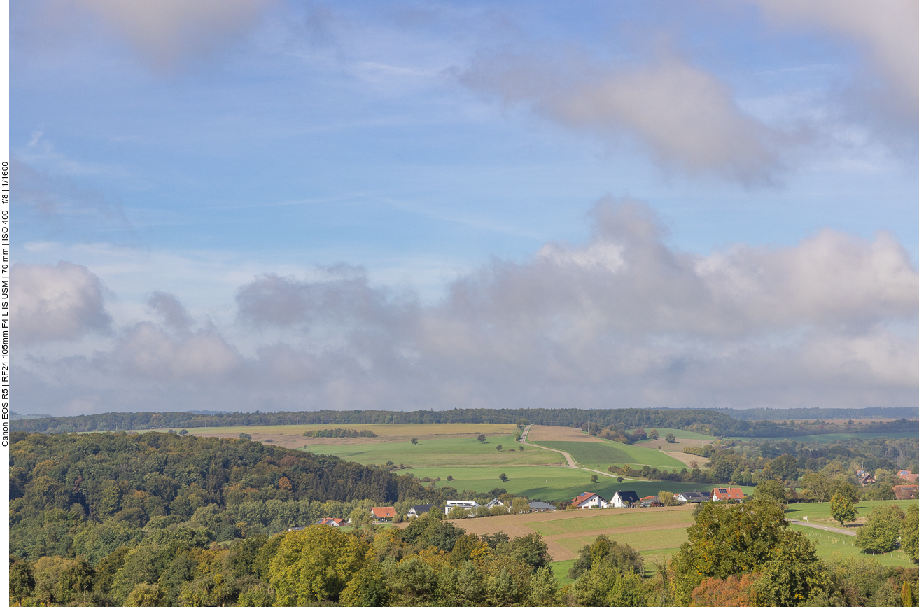 ... in die umgebende Landschaft