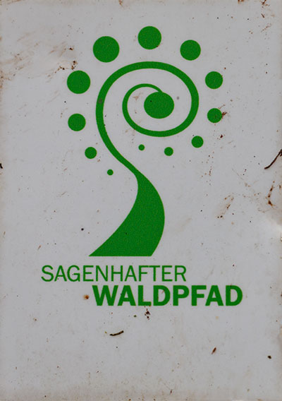 Kennzeichnung des Wanderwegs "Sagenhafter Waldpfad und Elendsklamm"