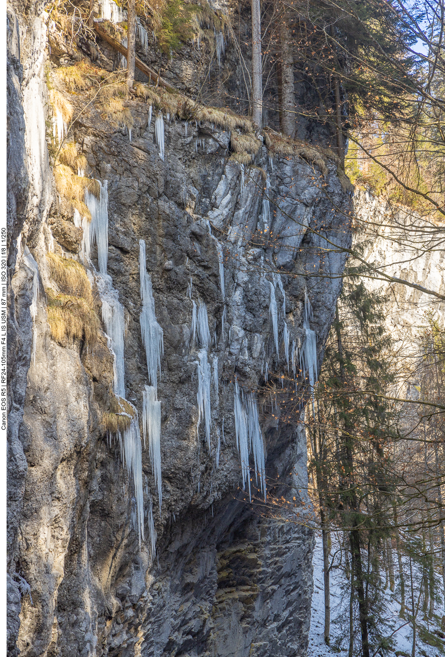 Überall hängen Eiszapfen ...