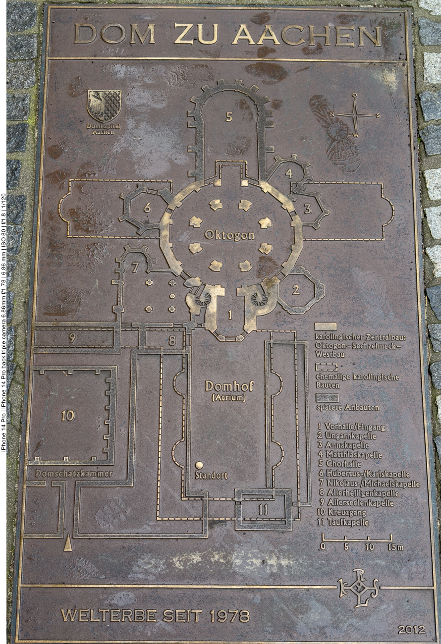 Bodenplatte mit Grunriss des Doms 