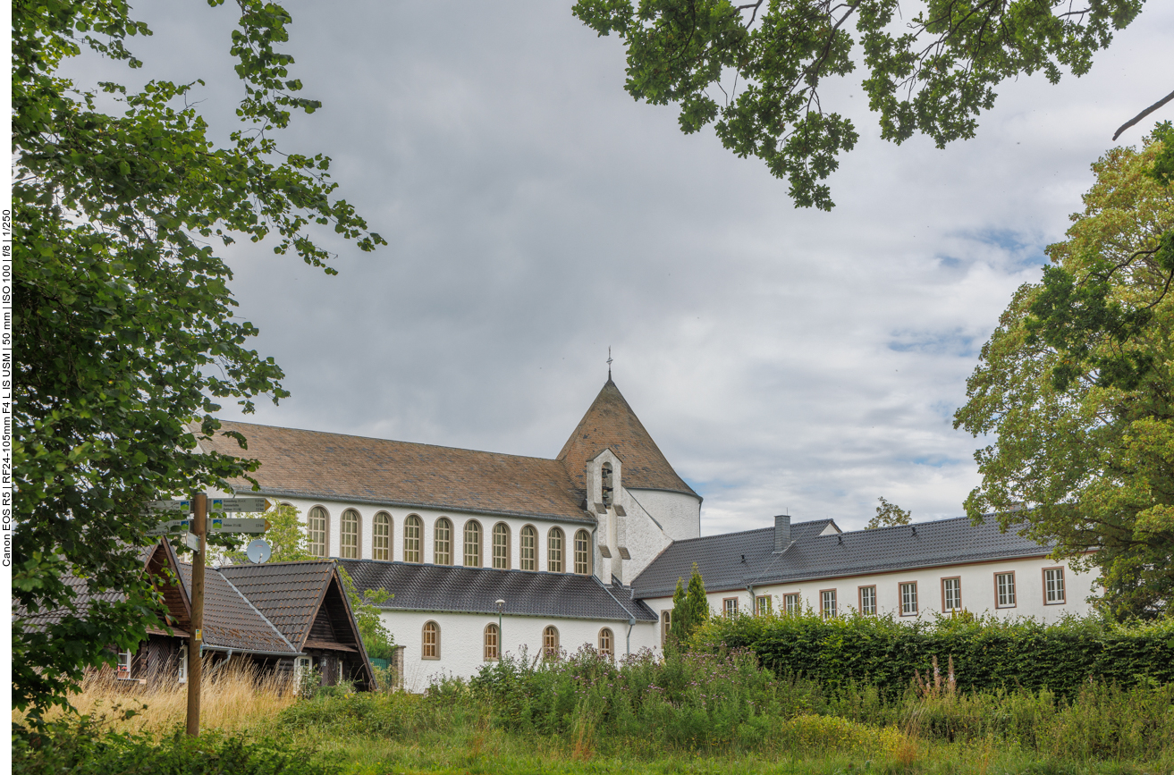 Wir starten am Kloster Maria Frieden 