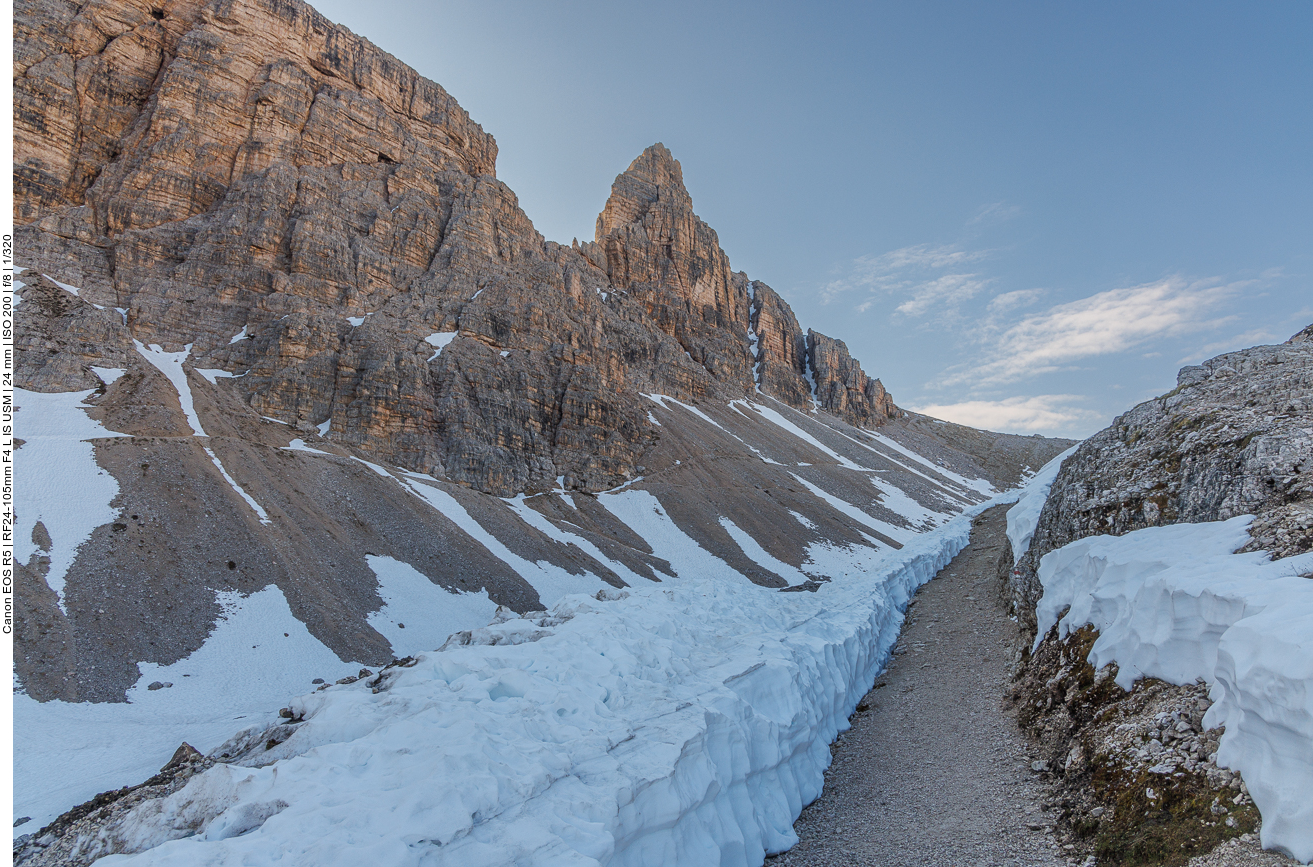 Weg durch den Schnee 