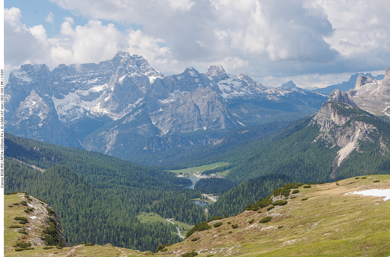Blick hinunter zum Lago di Misurina und Lago Antorno 