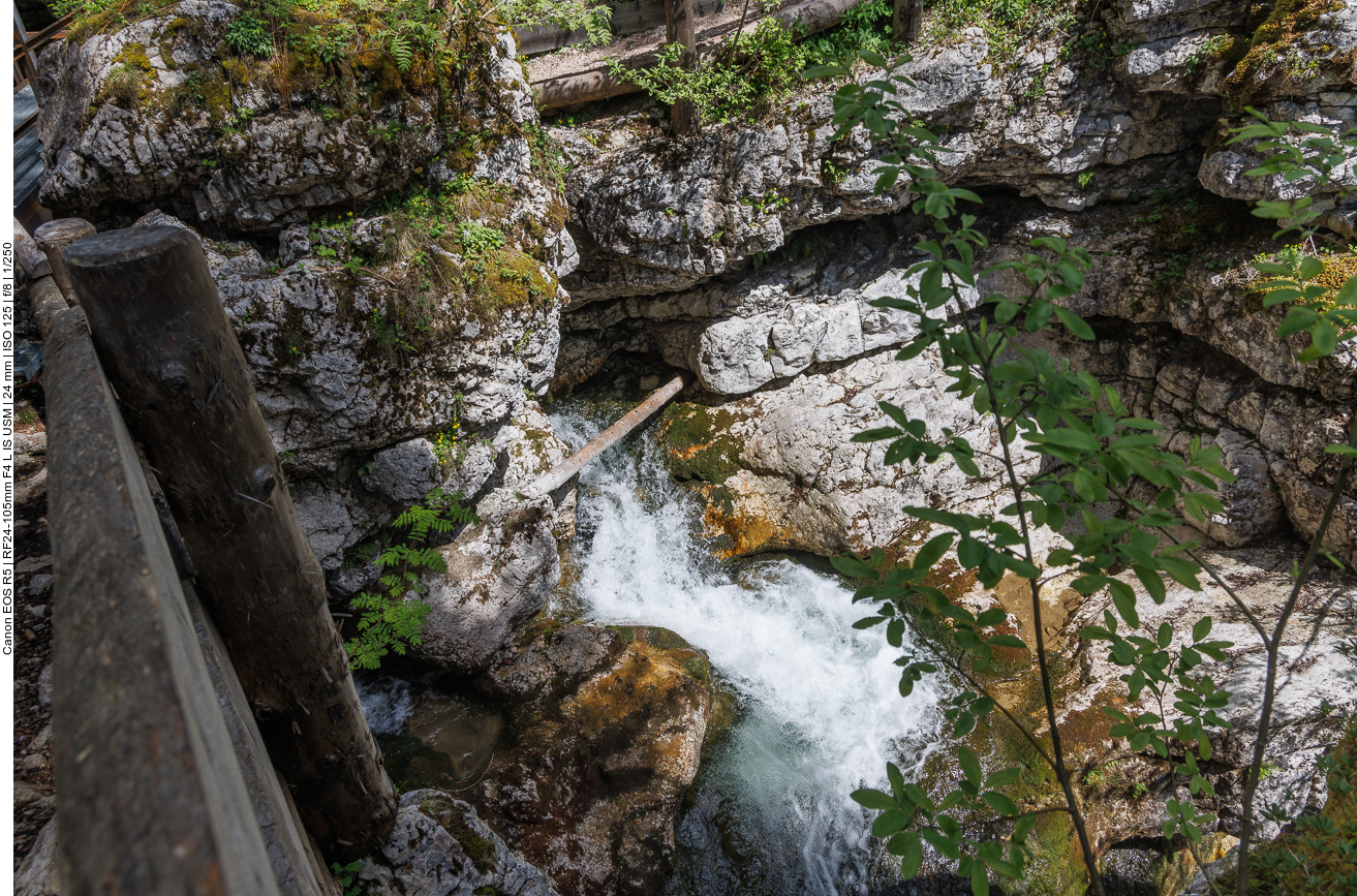 Der Torrente Boite stürzt hier in Kaskaden hinab 