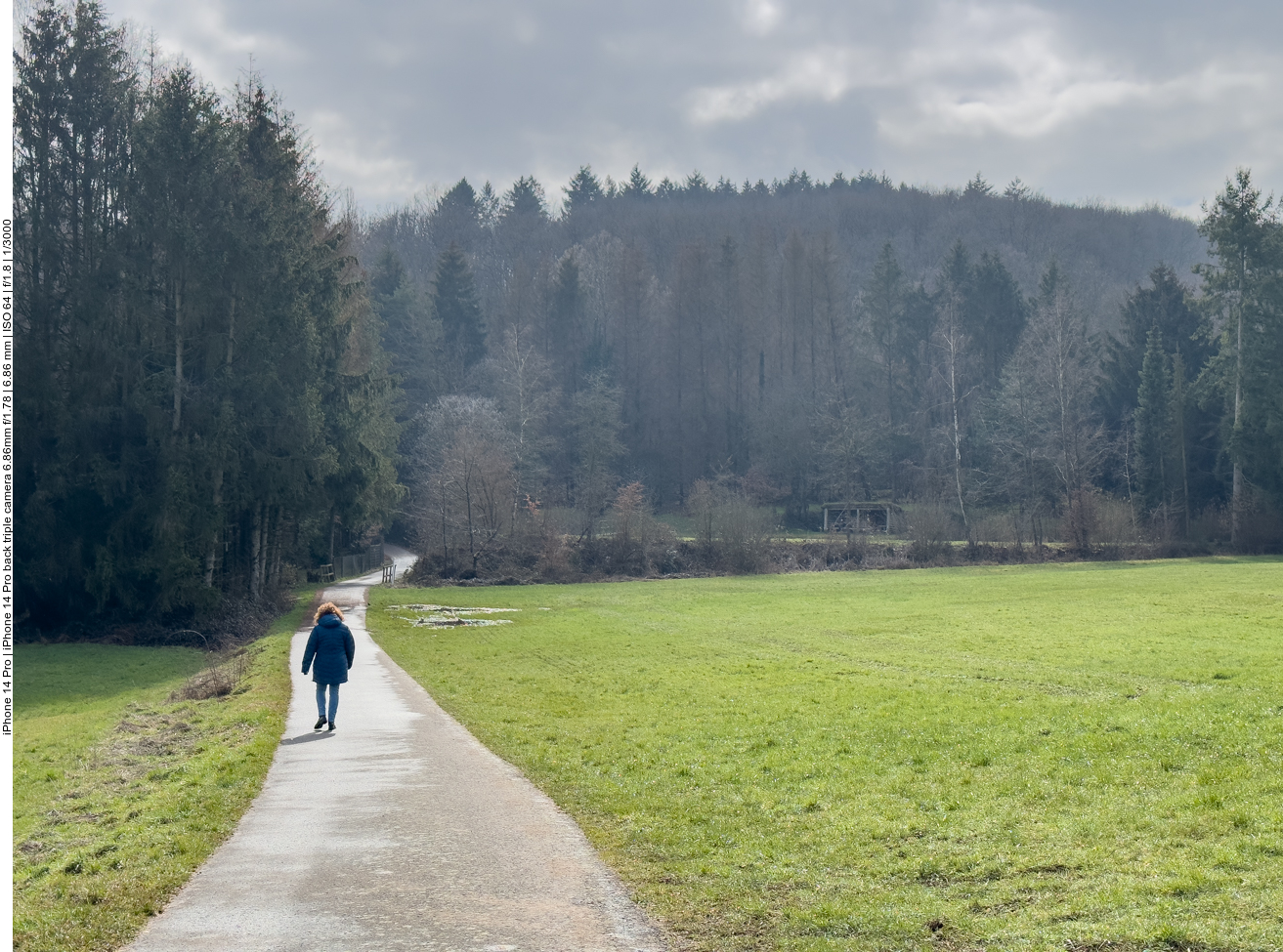 Der Weg führt duch das Tal der Oster 