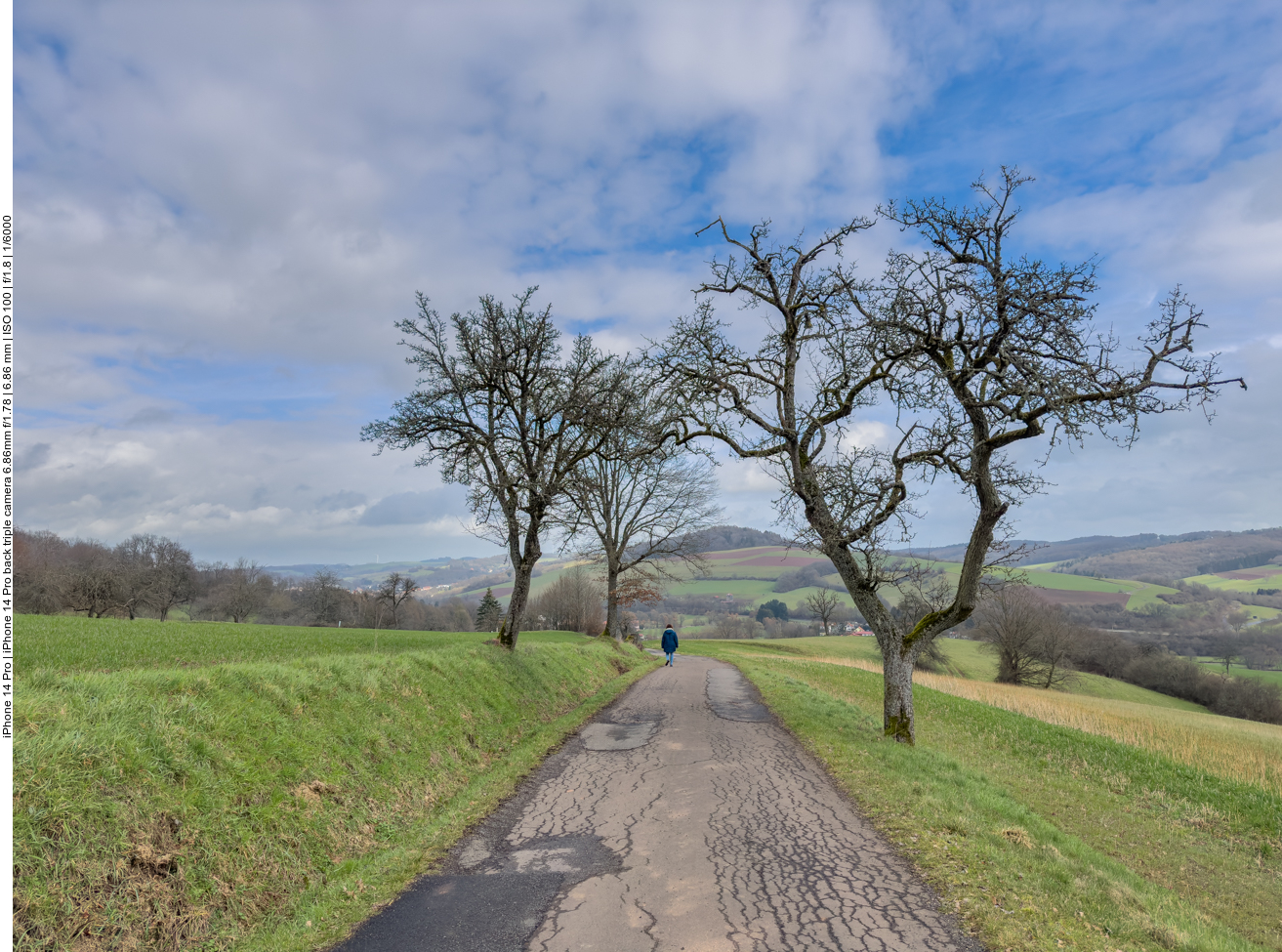 Der Weg führt duch das Tal der Oster 