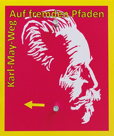 Kennzeichnung des Karl-May-Wegs 