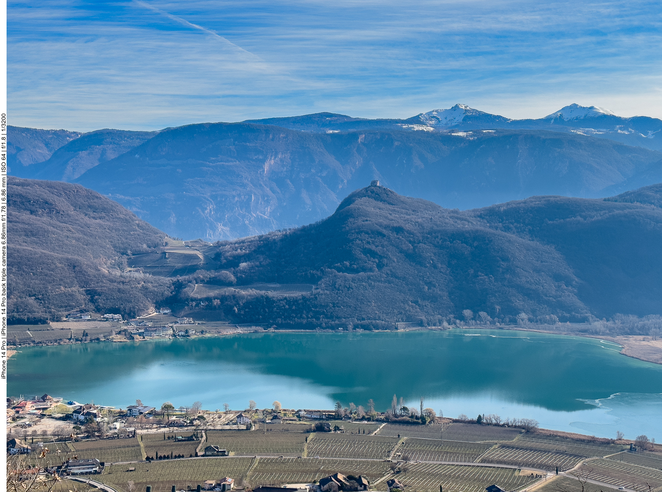 Im Hintergrund die Berge Schwarzhorn und Weißhorn 