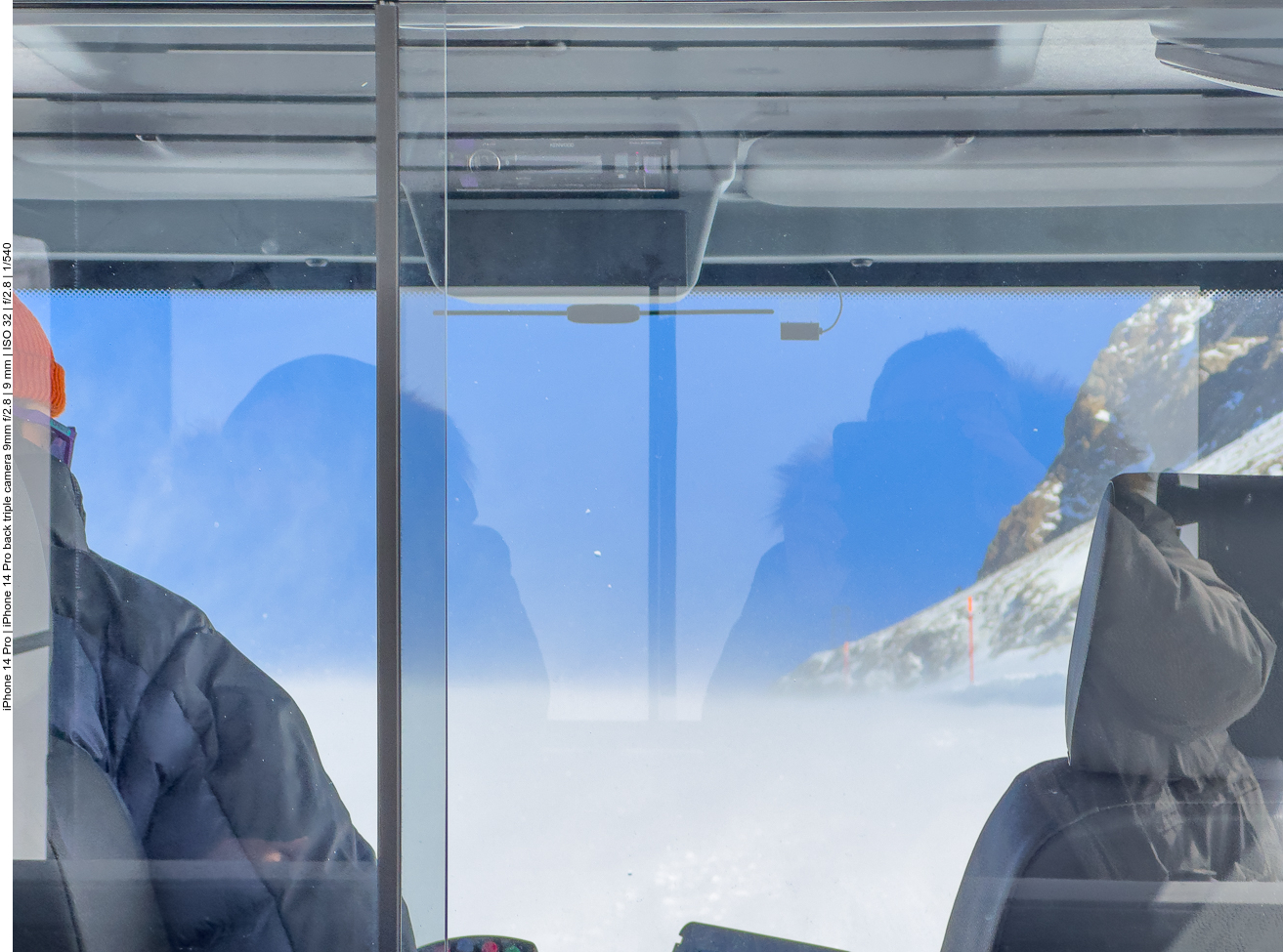 Hier sieht man, wie der Wind den Schnee verweht 